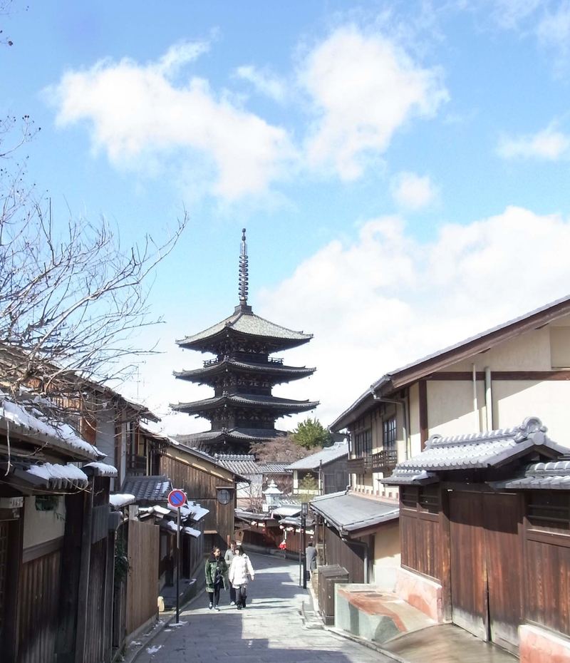 雪の日の八坂の塔（撮影 小野孝治）